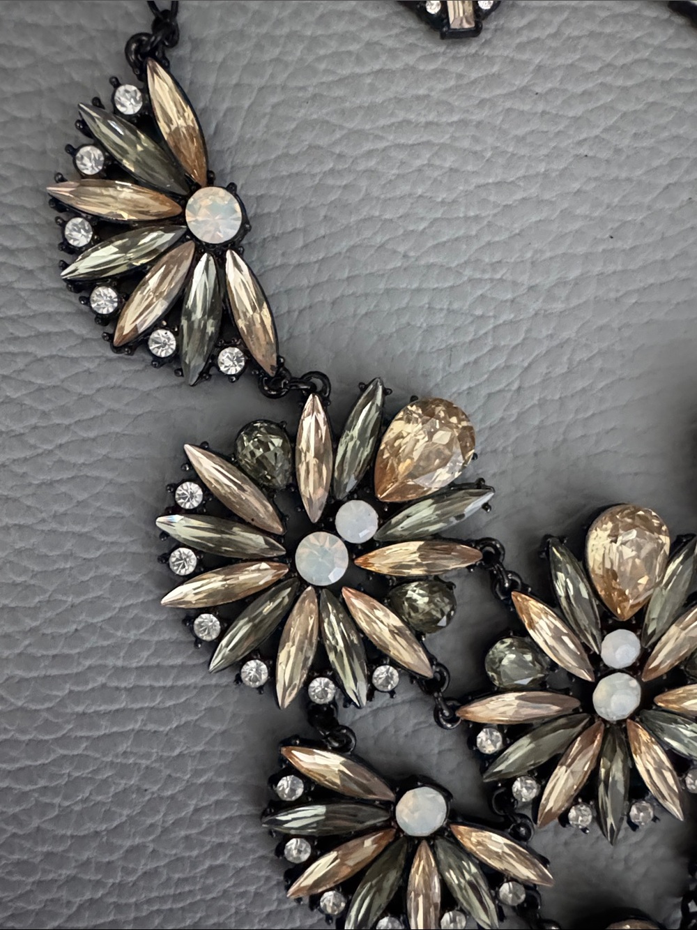 INC INTERNATIONAL CONCEPTS STATEMENT FLOWER NECKLACE AND PIERCED EARRINGS SET